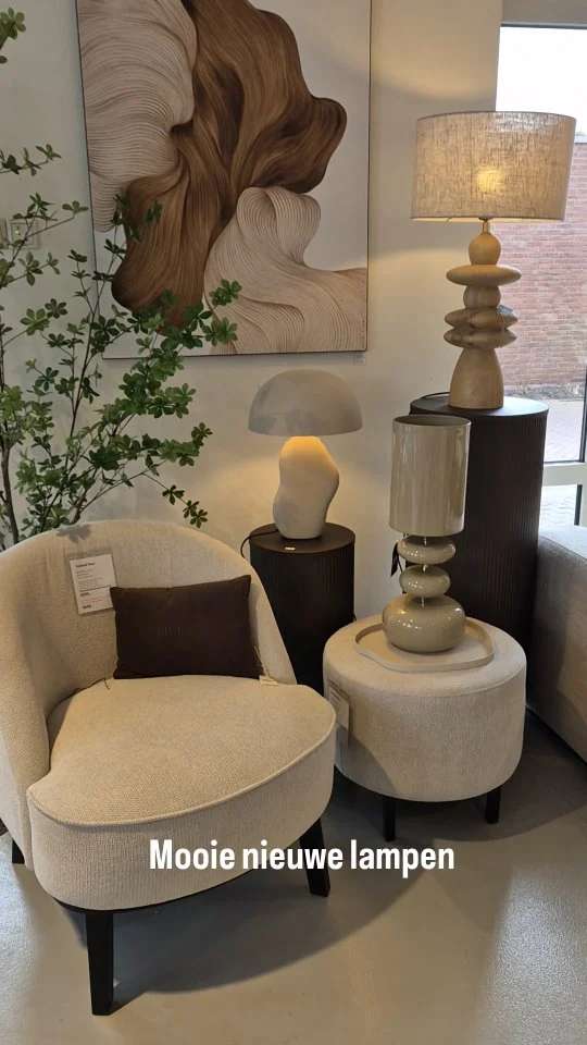 🤍 INSPIRATIE bij Latido🤍
We hebben heel veel mooie nieuwe spullen binnen. Ik ben zelf heel enthousiast want er zitten echt gave dingen bij!! Zoals jullie weten ben ik veel op pad om mooie spullen te zoeken en in te kopen voor mijn winkel, en als dat dan lukt, wordt ik heel blij, dus hopelijk jullie ook 😉. Kom je snel een een kijkje nemen?En blijf ons volgen want er komen meer inspiratie filmpjes aan 😍😍#wooninspiratie #sfeervolwonen #mooiwonen #interieurstyling #latidoheeze