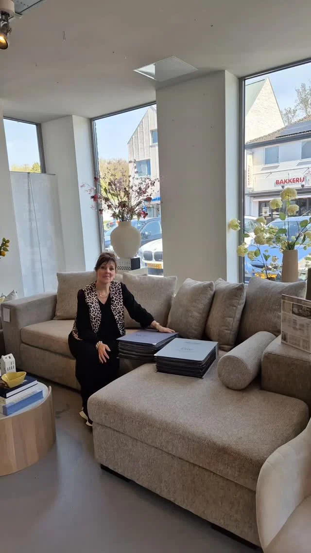 NIEUWE BANKBen jij op zoek naar een nieuwe bank?
Loop dan eens binnen in onze winkel, we geven je graag alle uitleg en informatie over onze banken van
@urbansofa#woonwinkel #banken #urbansofa #mooiwonen #latidoheeze