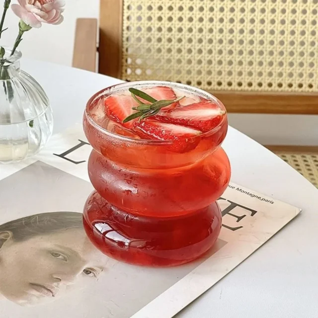 ❤️ Servies ❤️Dit weekend wordt het heerlijk zomer weer! Bij Latido vind je de leukste glazen om een heerlijke cocktail in te maken. Of natuurlijk een ander lekker zomers drankje in te schenken. Al vanaf €1,99 per glas 🍓Bovendien hebben we prachtig servies! Leuke schaaltjes voor bij de barbecue die je zelf kunt combineren. En zelfs 2 mooie serviessets nu voor slechts €149,- (keuze uit 25 delig in wit/taupe of 27 delig in wit, originele prijs €229,-)#latidoheeze #servies #woonwinkel #keukenaccessoires