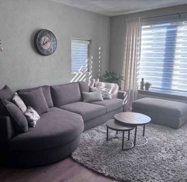 Daar worden wij blij van… een tevreden klant én een prachtig eindresultaat! 🤍Deze mooie Giorno van UrbanSofa, uitgevoerd met een elegante ronde hoek en bijpassende hocker, heeft een prachtig nieuw plekje gekregen. Natuurlijk mocht de finishing touch niet ontbreken, dus hebben we hem aangekleed met een selectie van onze sierkussens voor een warme en stijlvolle uitstraling.Op zoek naar een bank die helemaal past bij jouw interieur? Kom gezellig proefzitten en ontdek de eindeloze mogelijkheden van UrbanSofa. We helpen je graag met het samenstellen van jouw perfecte bank.📍 Latido Heeze#LatidoHeeze #UrbanSofa #Giorno #InterieurInspiratie #Heeze