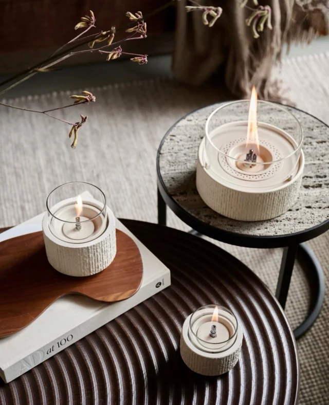 ✨ Een haardje, maar dan nét even anders.Maak kennis met de VT Wonen x Tenderflame collectie. Deze stijlvolle sfeerhaarden branden op een speciale Tenderfuel, waardoor je geniet van een prachtige, rustige vlam zonder rook, roet of nare geurtjes. Ideaal voor op de salontafel, eettafel of om een gezellig hoekje in huis extra sfeer te geven.Ze zijn niet alleen ontzettend mooi om te zien, maar ook nog eens eenvoudig in gebruik. Een echte sfeermaker waar je het hele jaar door plezier van hebt. 🤍Benieuwd hoe ze branden? Kom gerust langs in onze winkel, we laten het je graag zien!📍 Latido Heeze#LatidoHeeze #Tenderflame #VTWonen #Interieurinspiratie #Heeze