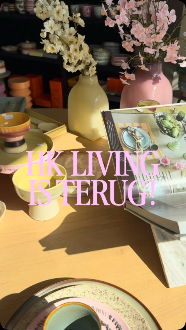 HK Living is terug bij Latido! 🤎En daar zijn we stiekem héél blij mee. Natuurlijk vind je weer de iconische koffiekopjes waar iedereen gek op is, maar er is nog veel meer moois binnengekomen.Van stijlvol bestek en bijzondere vazen tot schilderijtjes, bijzettafeltjes en de mooiste woonaccessoires. Alles om jouw interieur nét dat beetje extra karakter te geven.Kom lekker rondkijken, laat je inspireren en ontdek de uitgebreide HK Living collectie in onze winkel in Heeze. ✨📍 Latido Heeze#HKLiving #WoonwinkelHeeze #InterieurInspiratie #Woonaccessoires #HeezeEindhoven