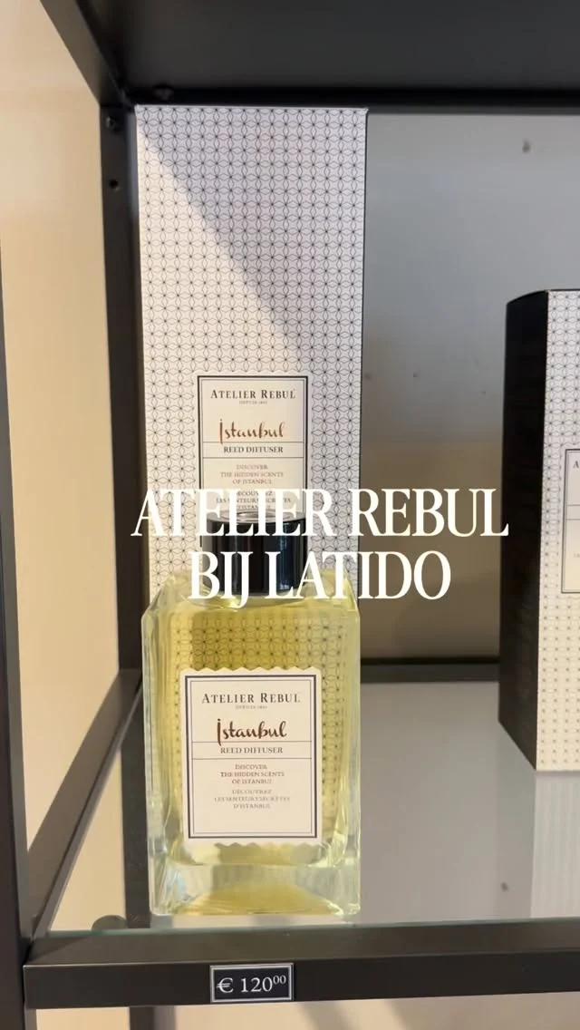 Nieuw bij Latido: Atelier Rebul 🤎Een merk waar geur, sfeer en een stukje Istanbul samenkomen. Atelier Rebul heeft zijn roots in Istanbul en een geschiedenis die teruggaat tot 1895. Het merk staat bekend om luxe geuren waarin verschillende culturen en werelden samenkomen — van fris en kruidig tot warm en houtachtig.En het leuke? We hebben niet alleen heerlijke geuren voor in huis, maar ook fijne producten voor jezelf. Perfect om cadeau te geven óf gewoon lekker voor jezelf.Kom de collectie ontdekken, ruiken en jouw favoriet uitzoeken bij Latido in Heeze. ✨#AtelierRebul #WoonwinkelHeeze #InterieurHeeze